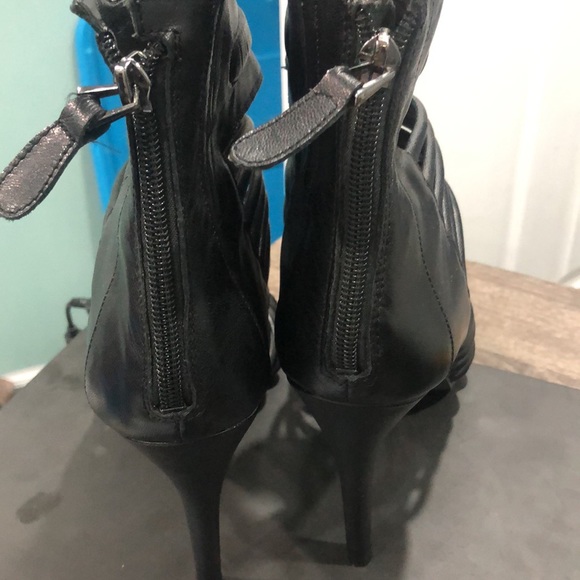 Like brand new - Picture 2 of 3